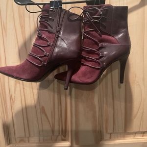 NINE WEST BOOTS 5  1/2 burgundy in box